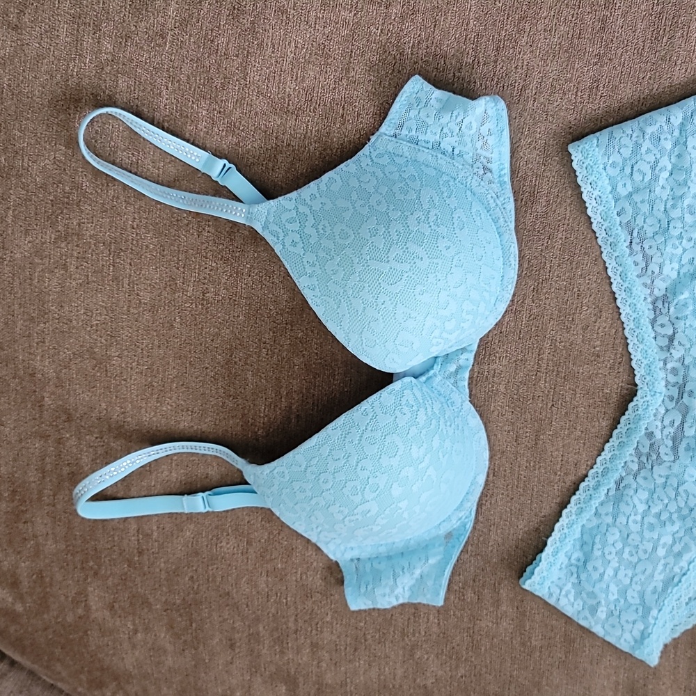 Victoria's Secret Lingerie Set - Picture 2 of 16